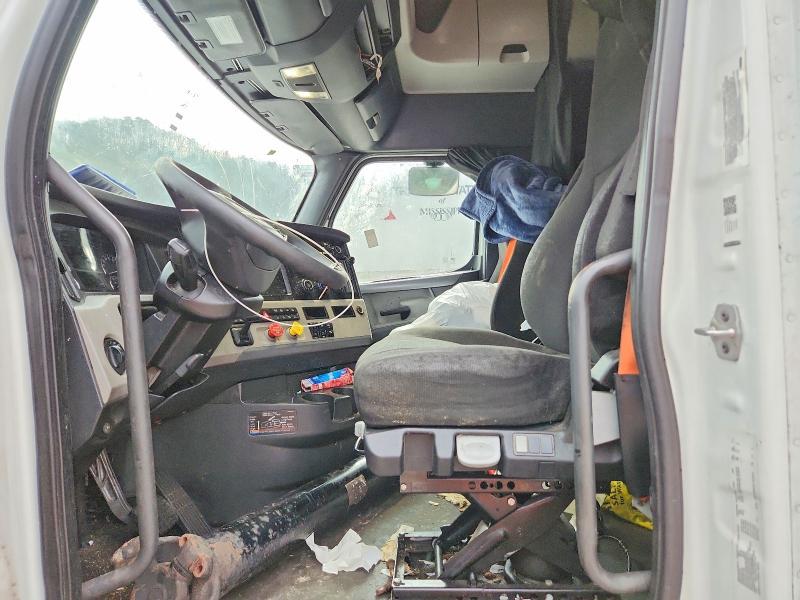 2019 Freigliner 2019 Freightliner Cascadia 126 Semi Truck