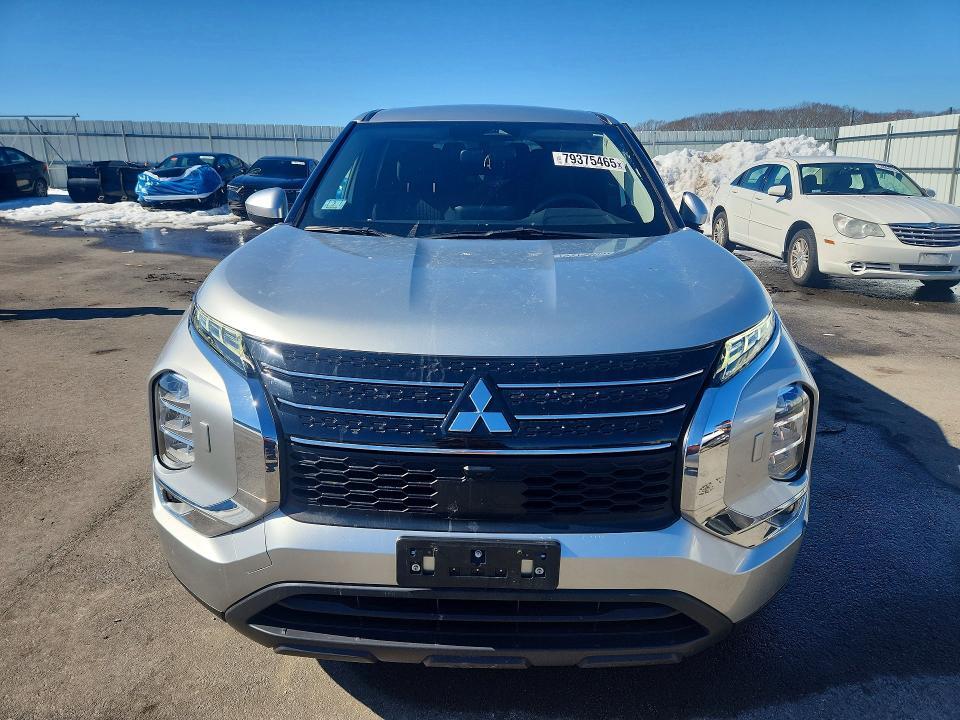 2022 Mitsubishi Outlander es