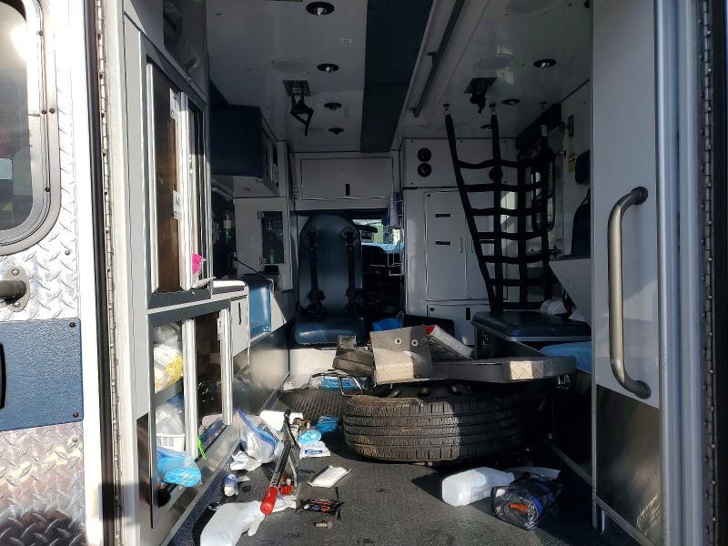 2017 Ford Econoline E350 Super Duty Cutaway Van