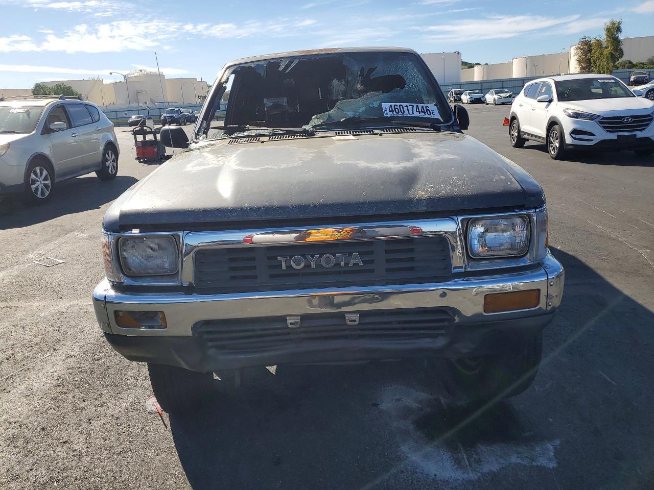1990 Toyota Pickup Deluxe