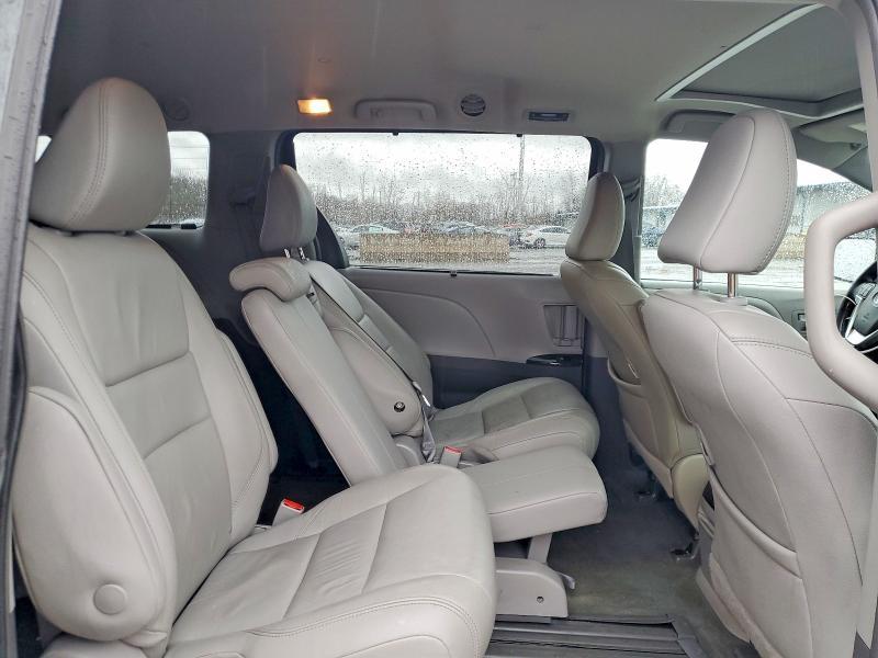 2018 Toyota Sienna xle 8-passenger