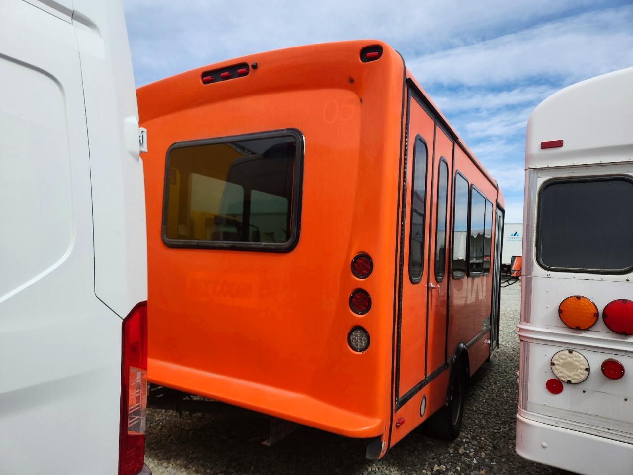 2023 Ford Econoline E450 Super Duty Cutaway Van