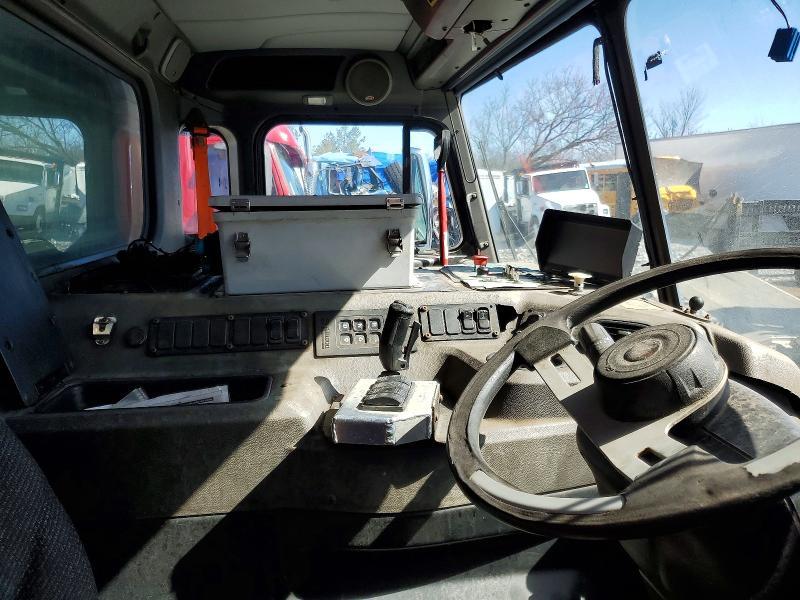 2016 Peterbilt 320 Refuse Truck