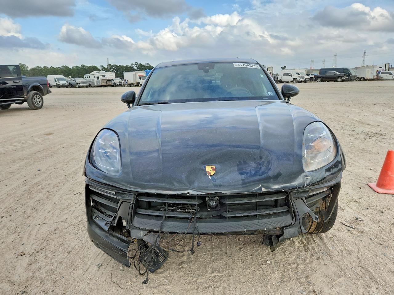 2025 Porsche Macan Base