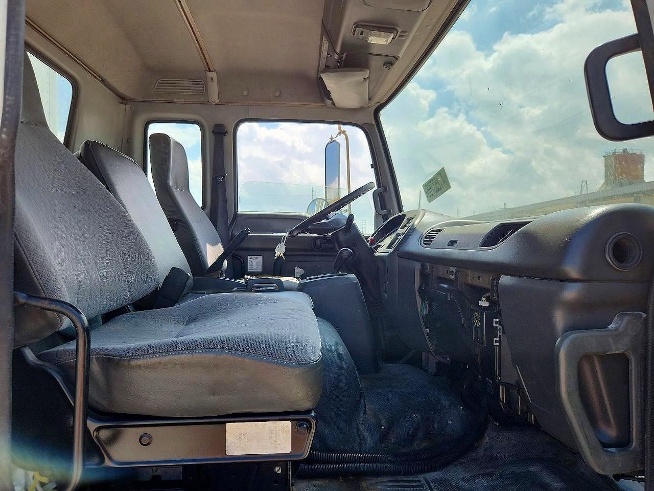 2004 Isuzu T7F BOX Truck