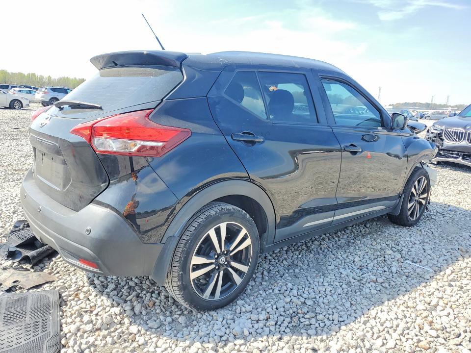 2020 Nissan Kicks sr