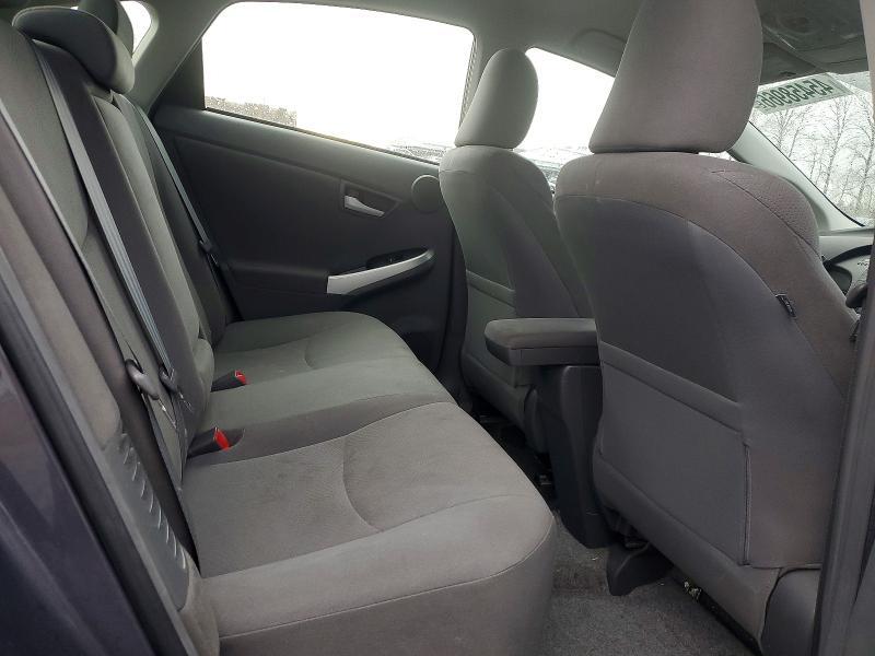 2010 Toyota Prius iii