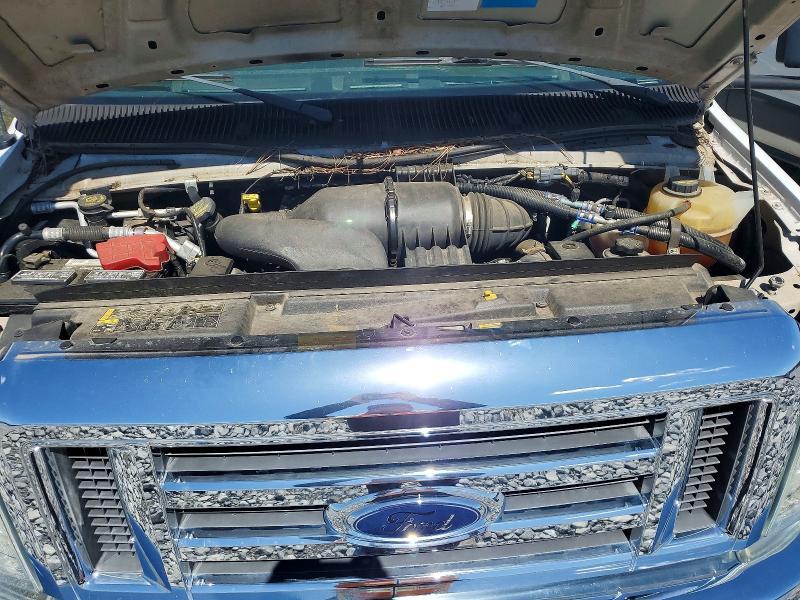 2013 Ford Econoline E450 Super Duty Cutaway Van