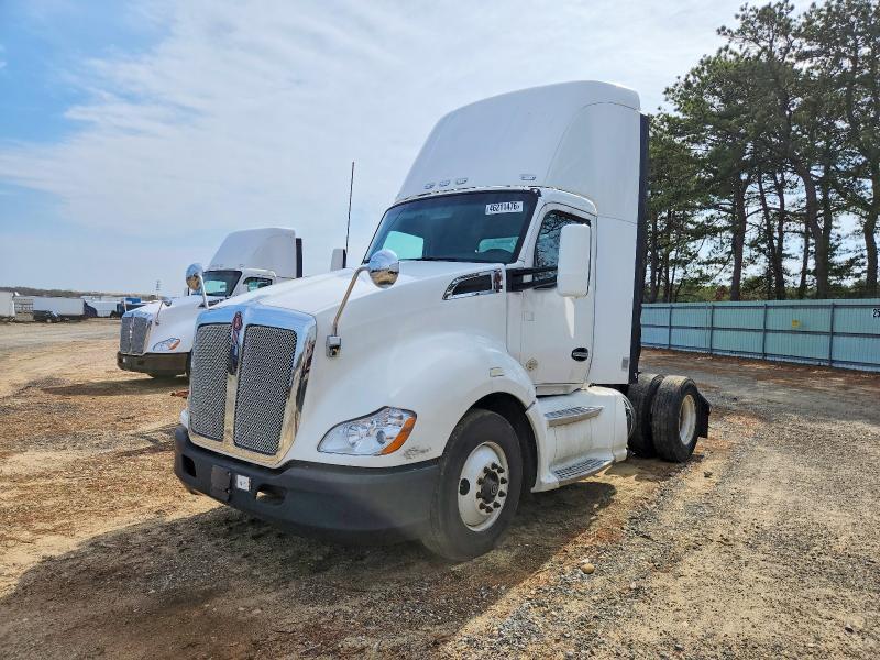 2014 Kenworth T680 Semi Truck