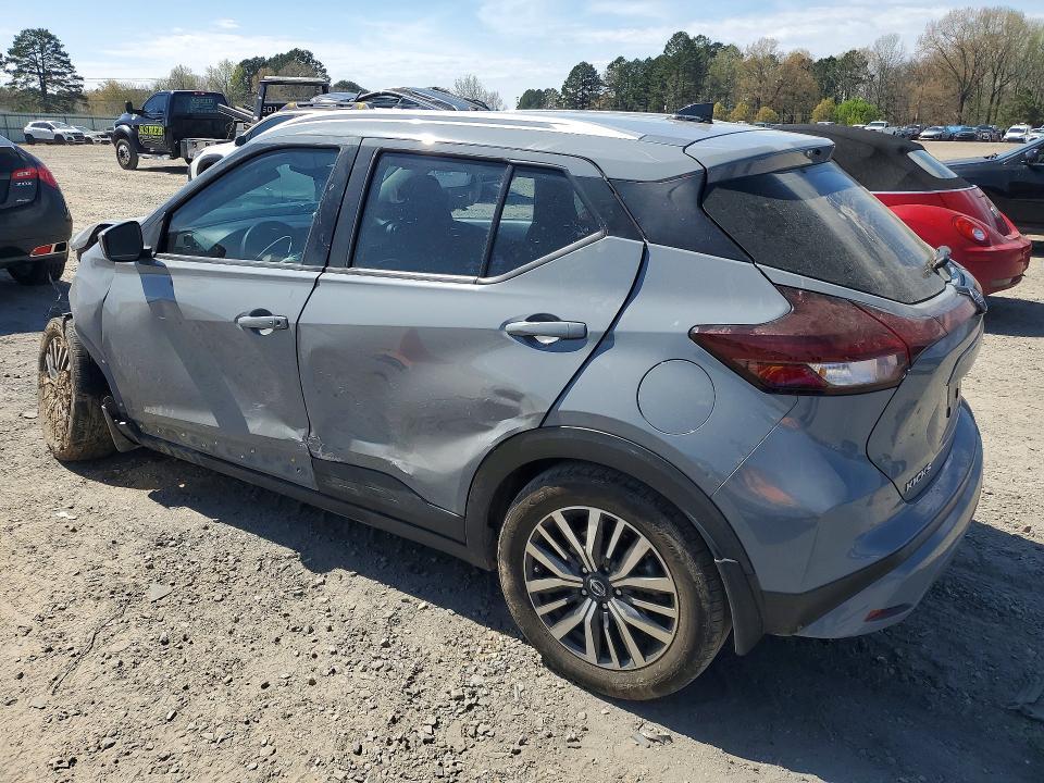 2022 Nissan Kicks sv
