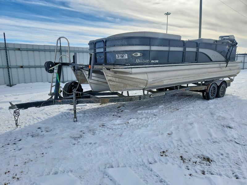 2019 Manitowoc 2019 Manitou Boat-Pontoon Boat