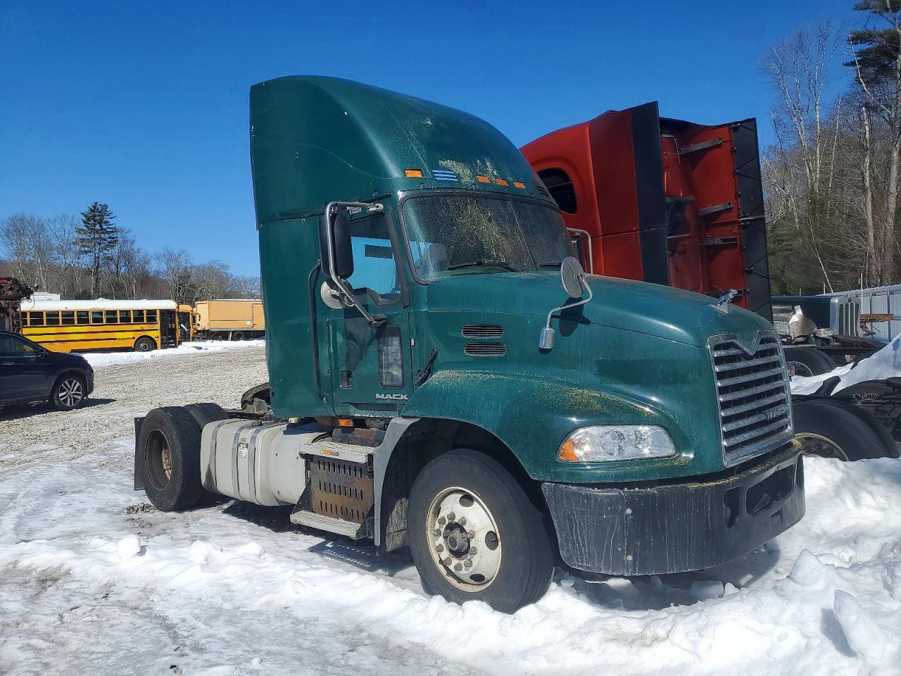 2015 Mack CX612 Semi Truck