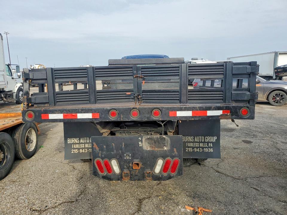 2004 GMC C5500 Flatbed Truck