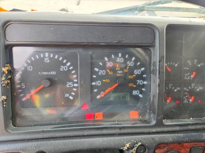 2000 Volvo VN