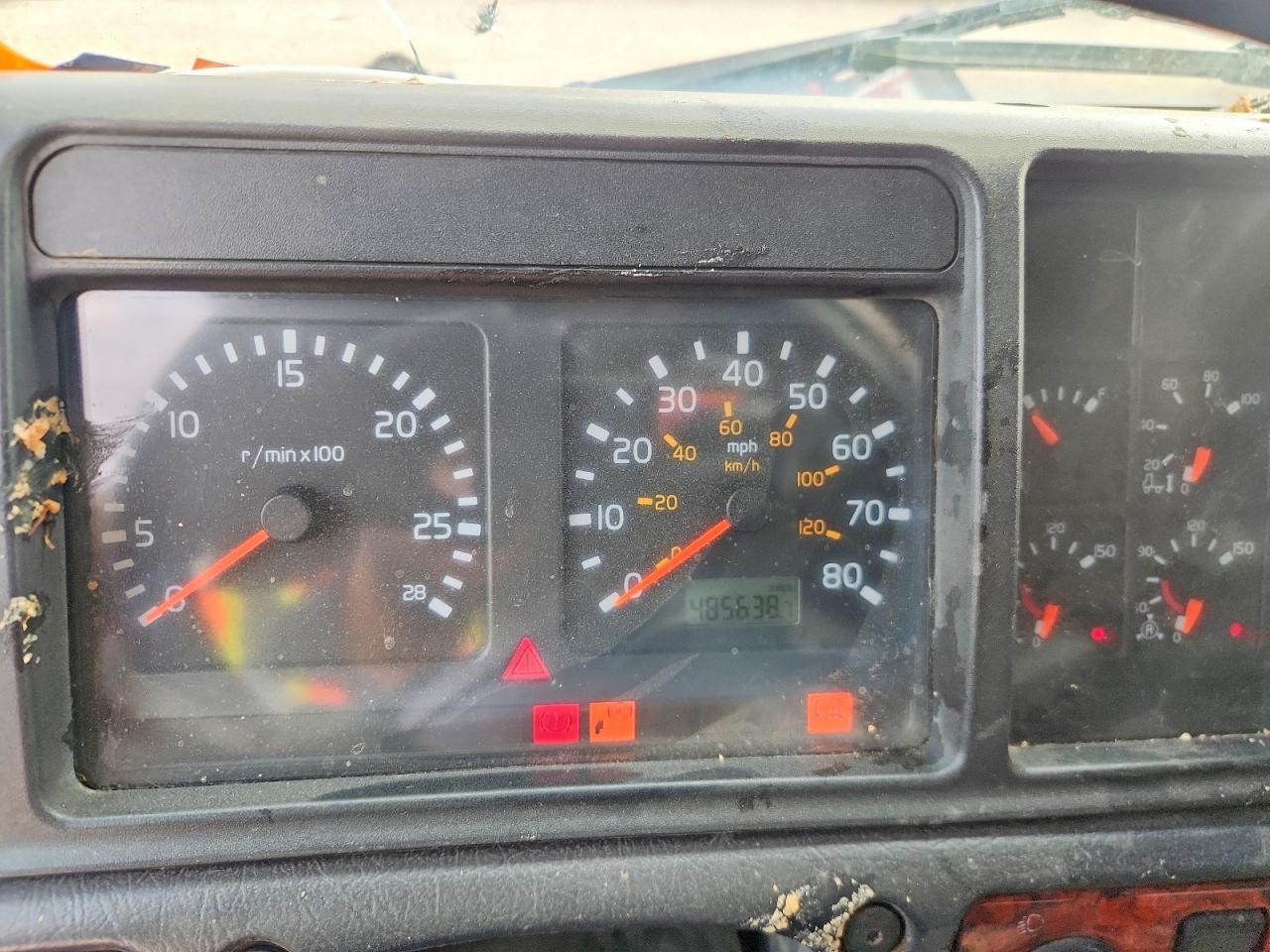 2000 Volvo VN