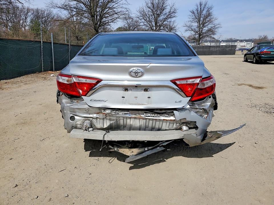 2016 Toyota Camry le