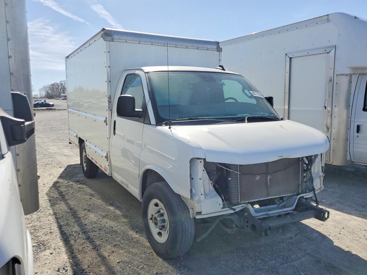 2024 GMC Savana BOX Truck