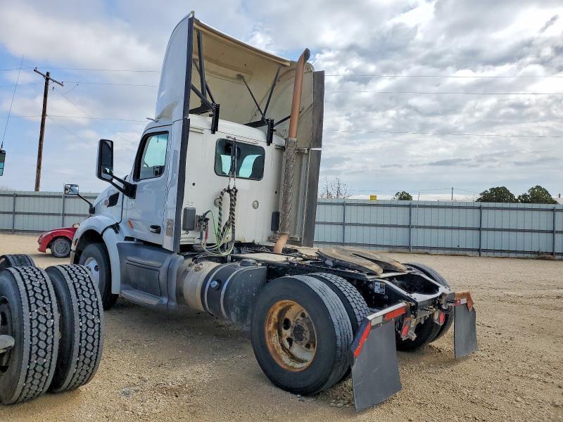 2016 Peterbilt 579 Semi Truck
