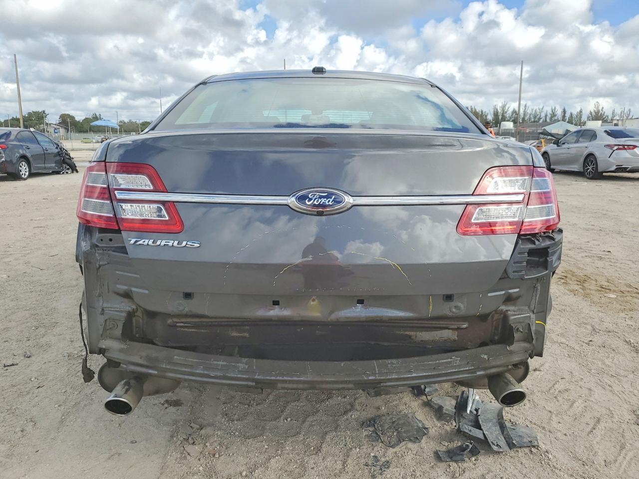 2017 Ford Taurus se