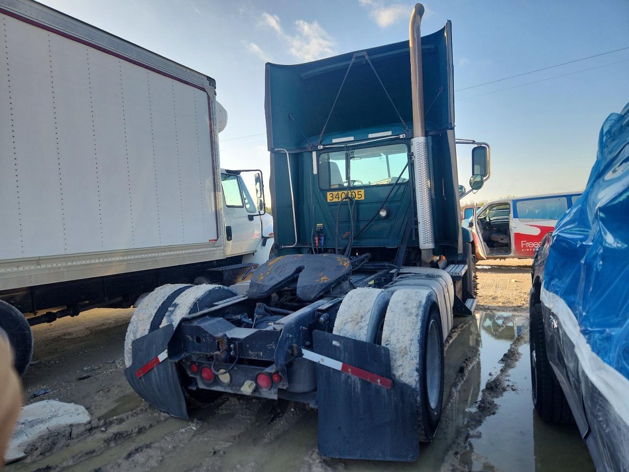 2015 Mack CXU612 Semi Truck