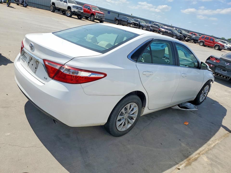 2016 Toyota Camry le