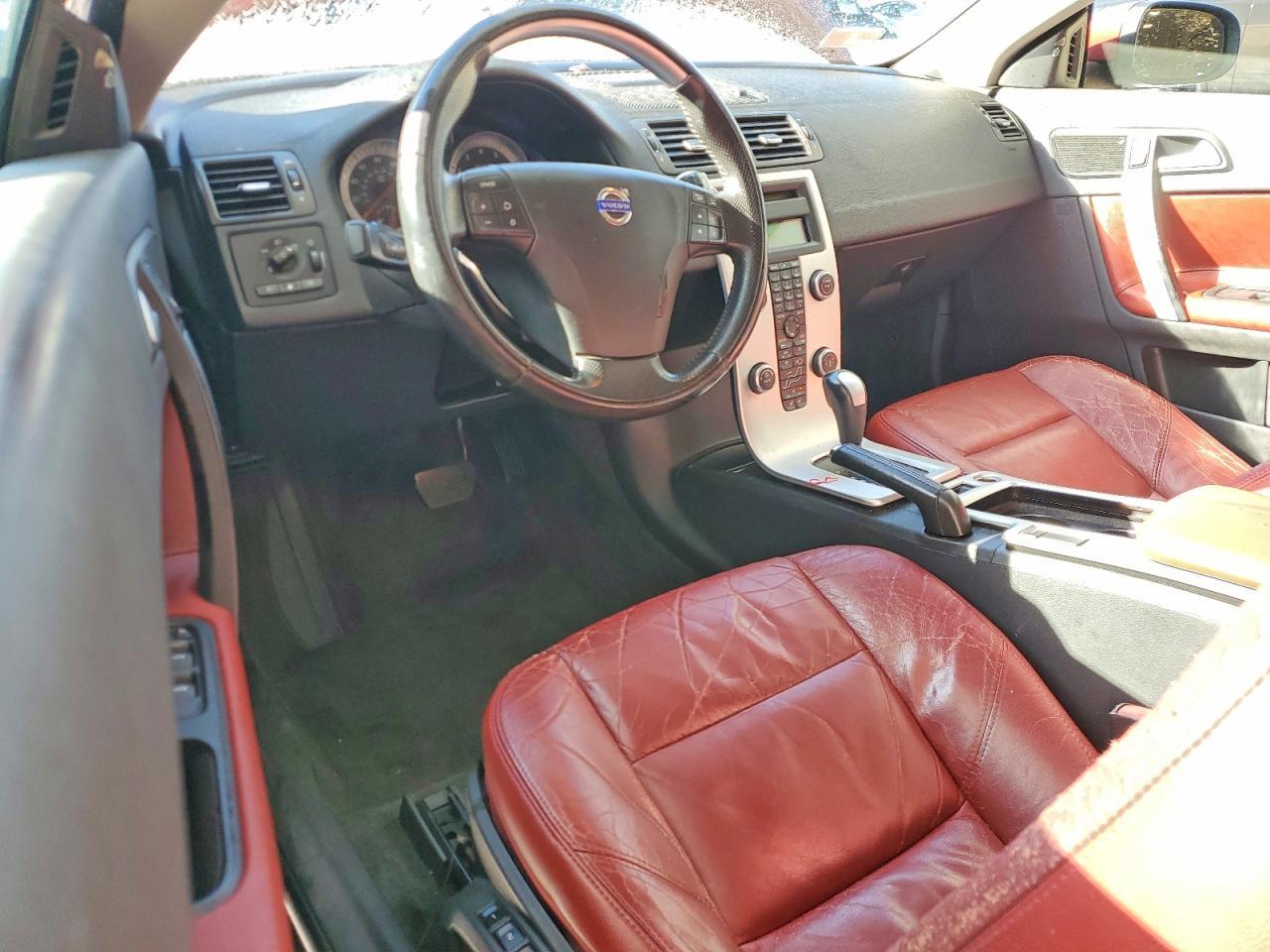 2011 Volvo C70 T5
