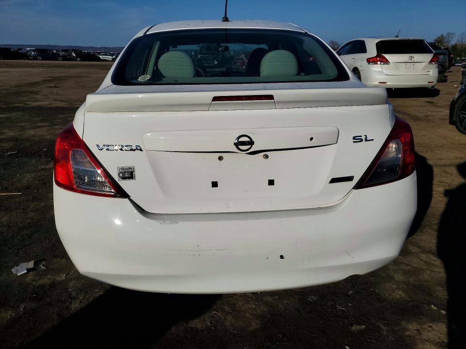 2013 Nissan Versa 1.6 s