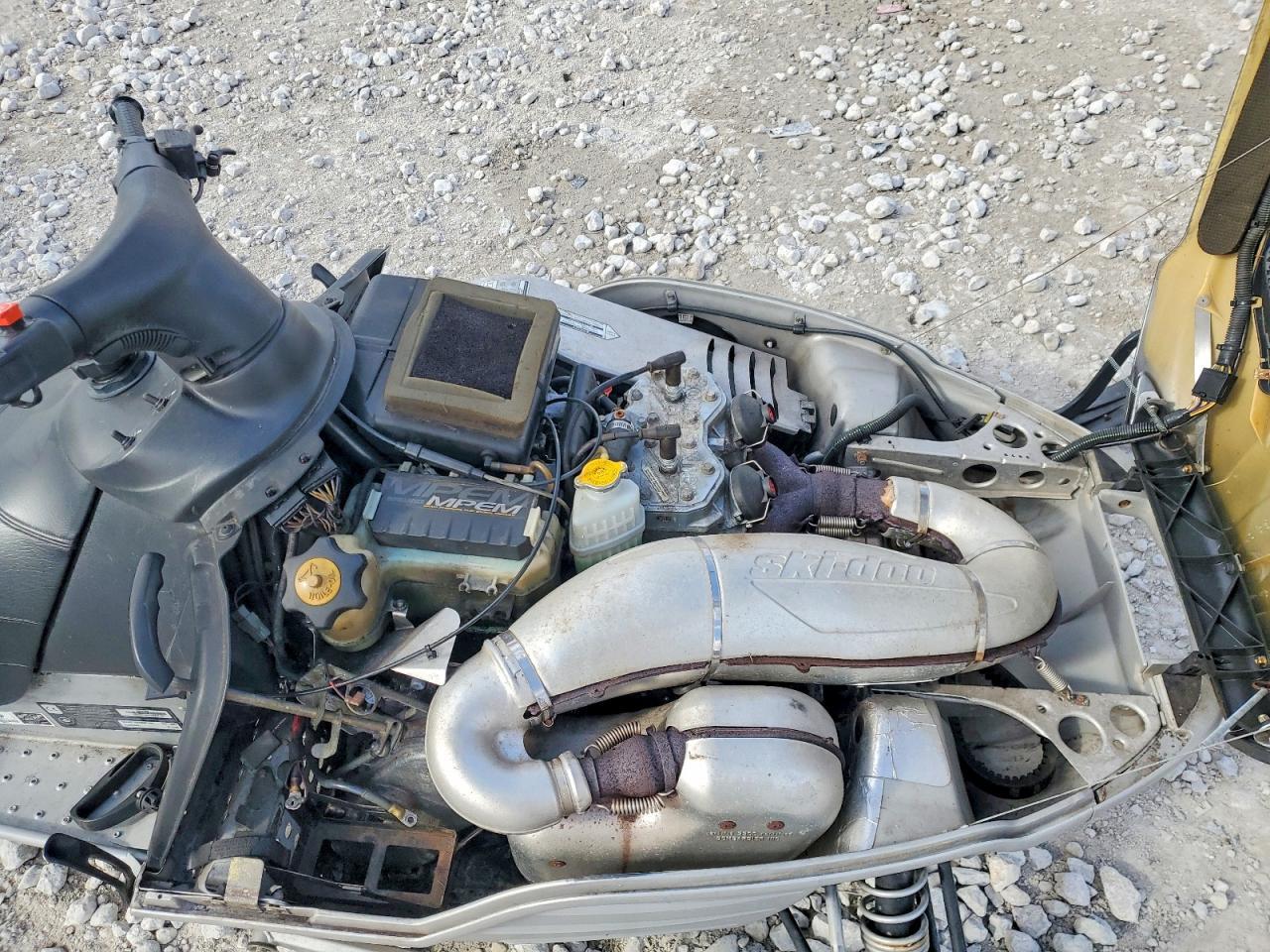 2001 Skidoo Grand Touring 600