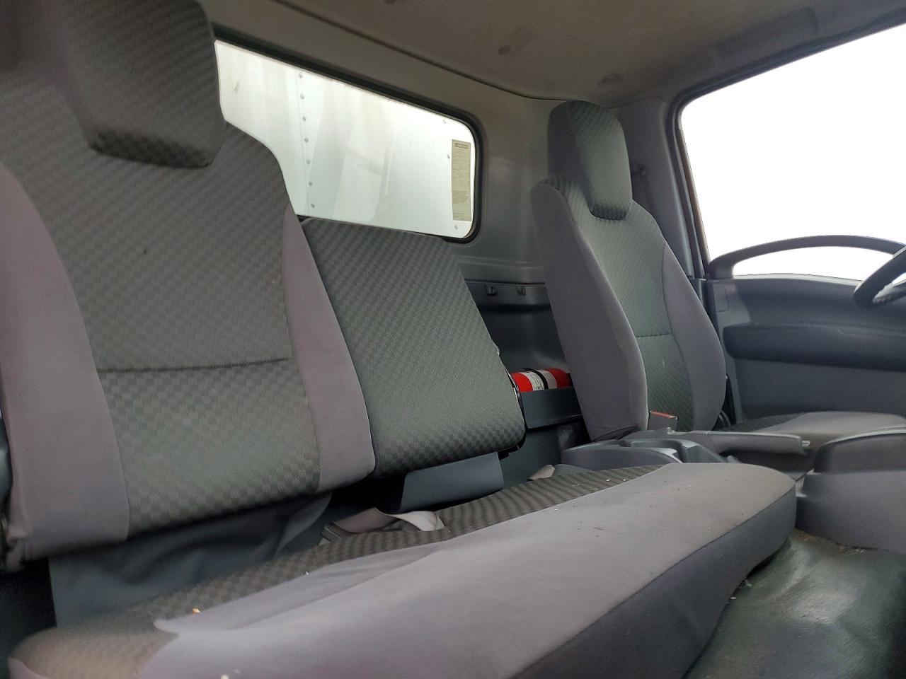 2014 Isuzu NPR BOX Truck