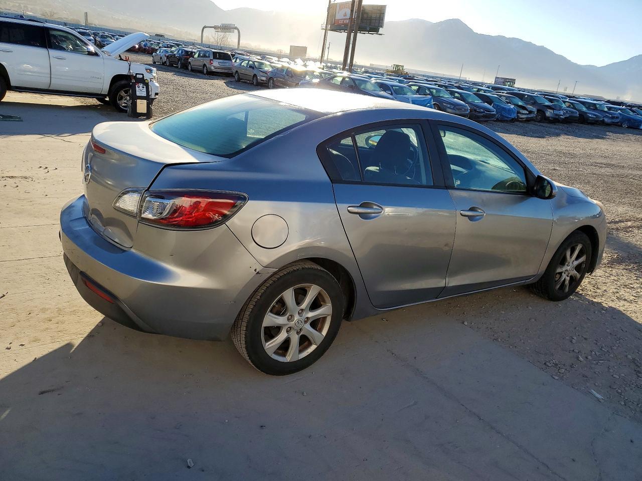 2011 Mazda 3 I