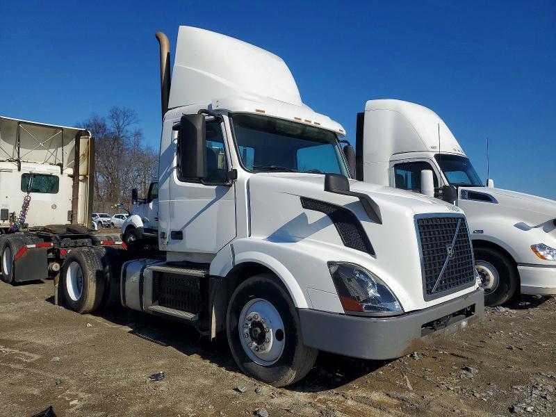 2016 Volvo VNL Semi Truck