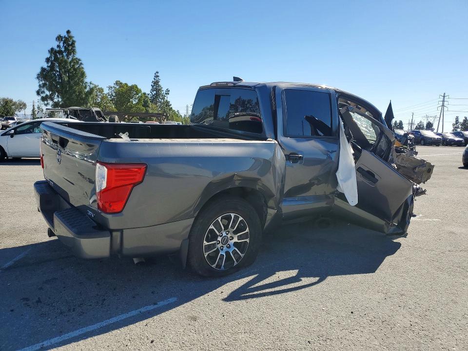 2023 Nissan Titan SV