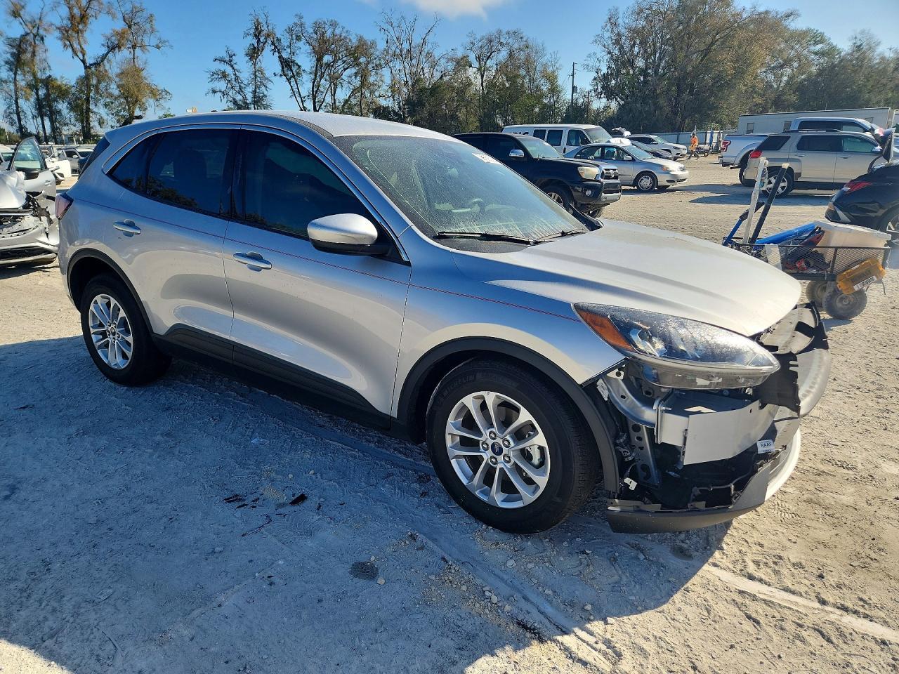 2020 Ford Escape se