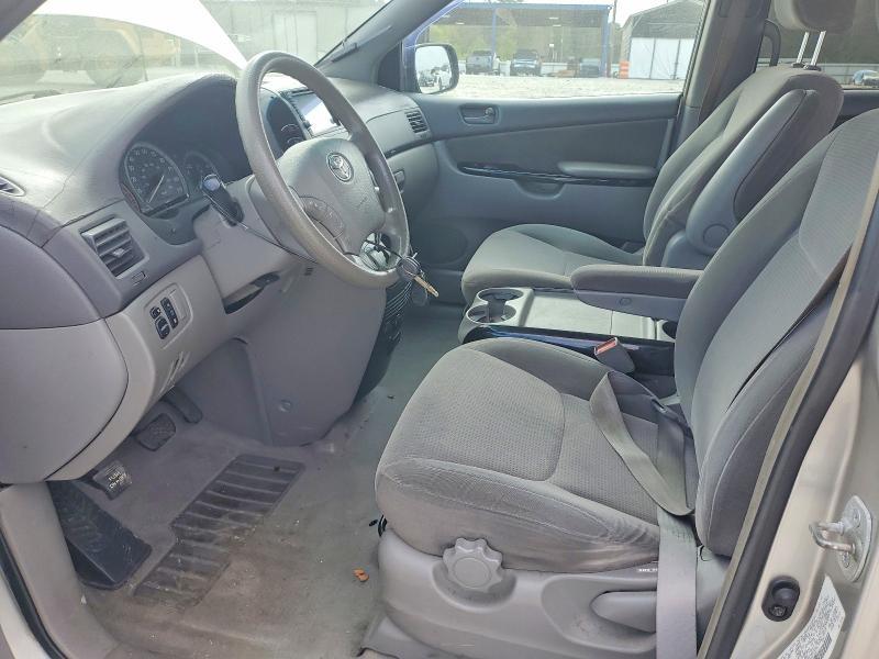 2004 Toyota Sienna le 7 Passenger