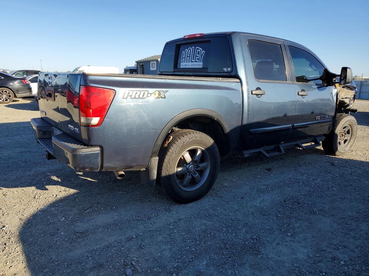 2014 Nissan Titan SV