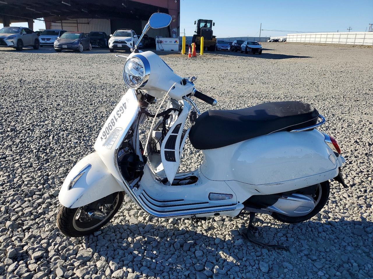 2023 Vespa GTS/SEI Giorni 300
