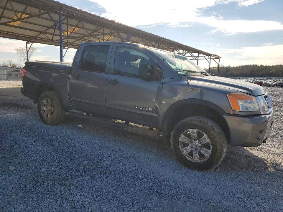 2013 Nissan Titan SV