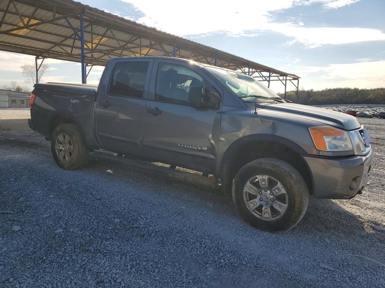 2013 Nissan Titan SV