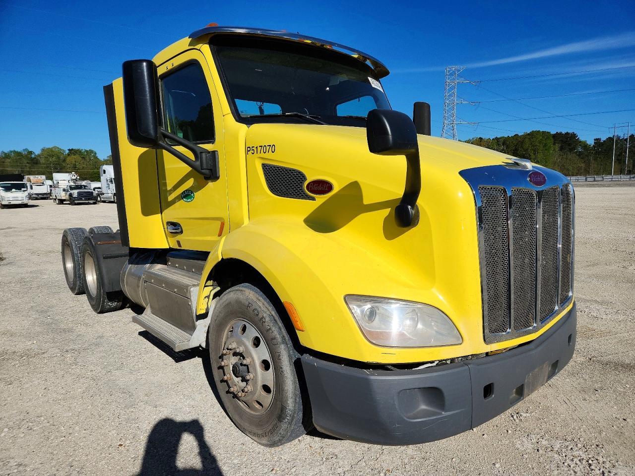2017 Peterbilt 579 Semi Truck