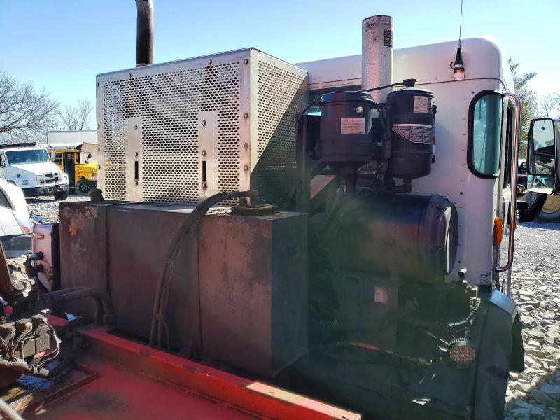 2016 Peterbilt 320 Refuse Truck