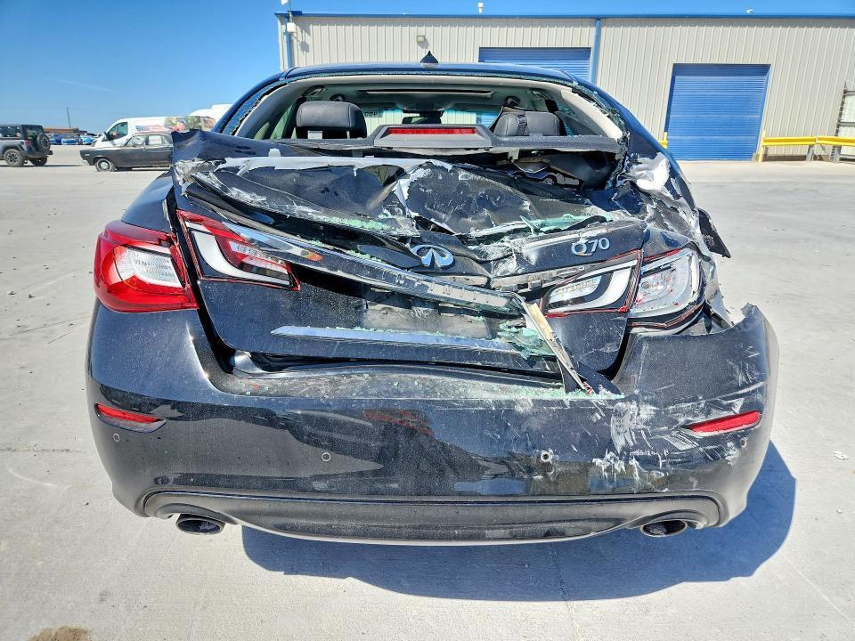 2016 Infiniti Q70 3.7