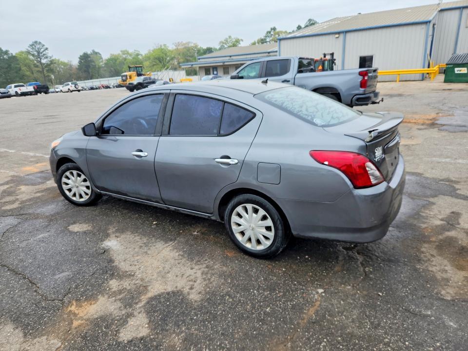 2018 Nissan Versa sv