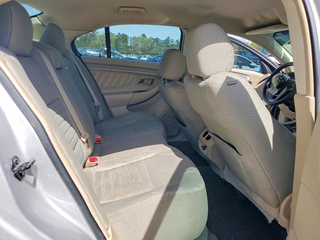 2016 Ford Taurus se