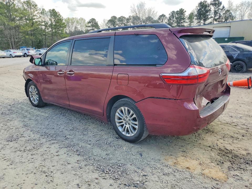 2015 Toyota Sienna xle 8-passenger