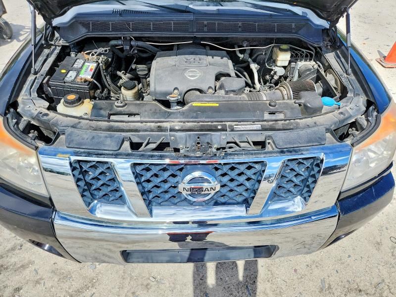 2015 Nissan Titan SV