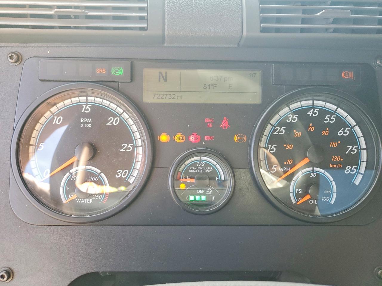 2016 Freigliner 2016 Freightliner Cascadia 113 Semi Truck
