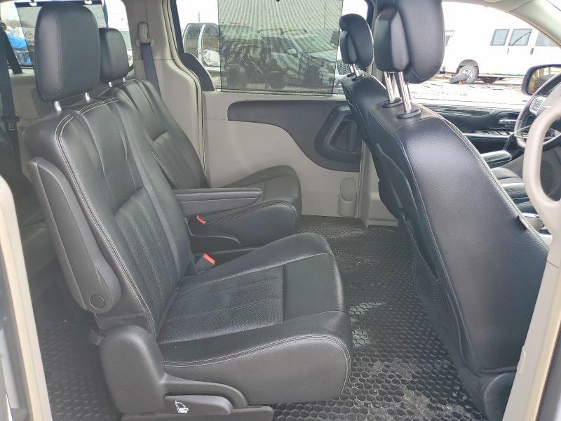 2016 Chrysler Town & Country Touring l