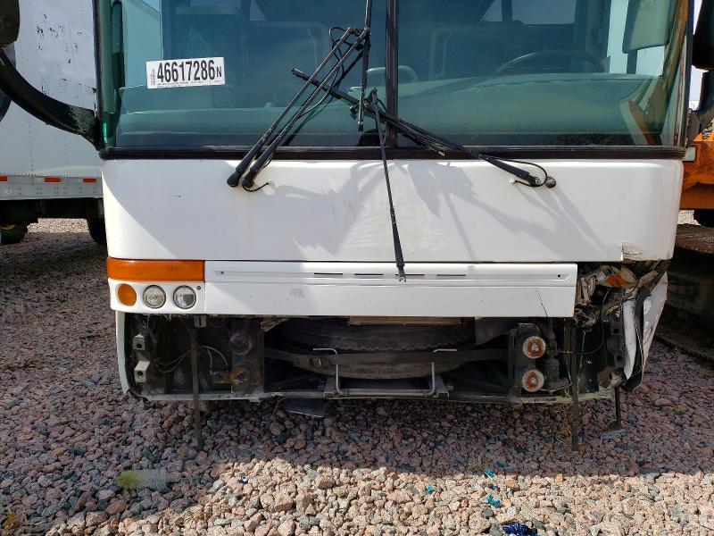 2003 Vnhl T2100-Coach Bus