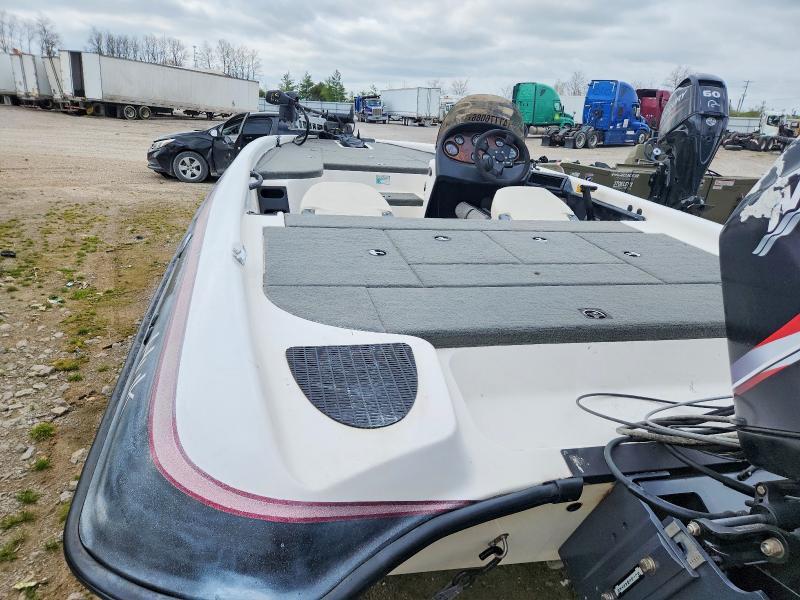 1999 Triton Boat