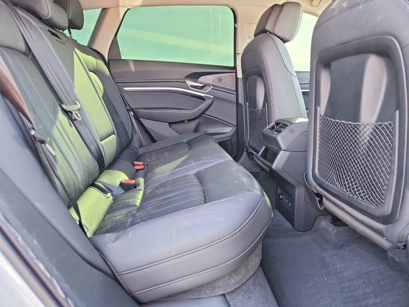 2022 Audi E-tron Premium Plus